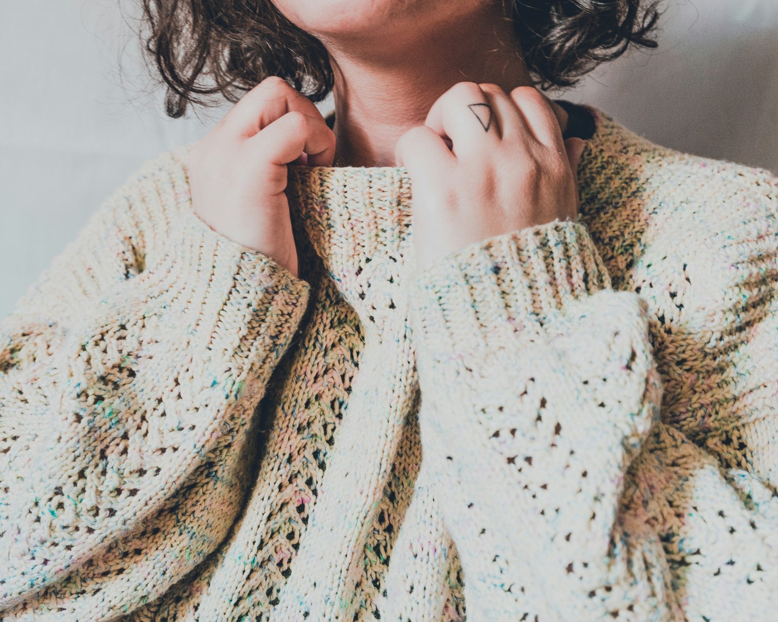 Pullover wird von Hand gewaschen